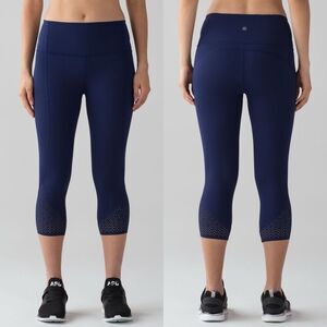 Lululemon Anew Crop 21" leggings in navy size 6
